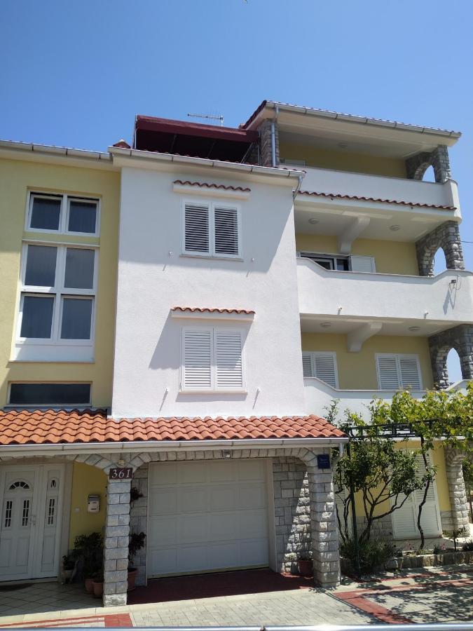 Apartments Mlacovic Rab Town Luaran gambar
